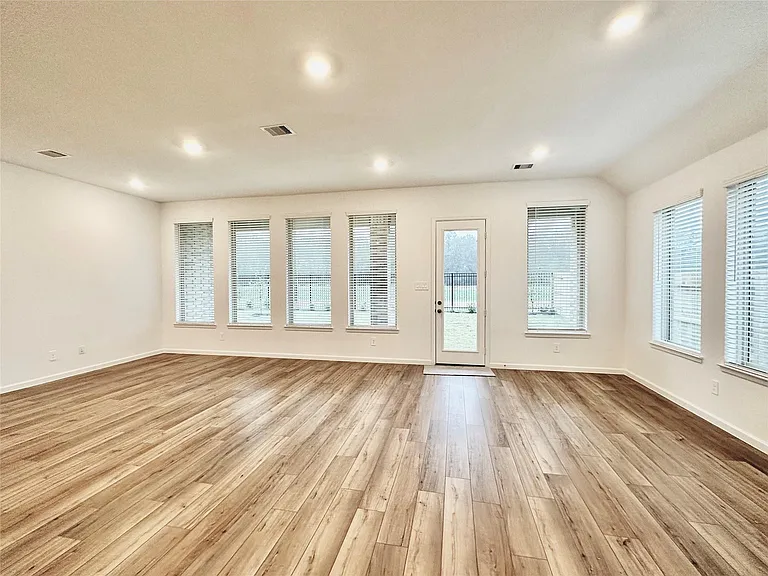18330 Tiger Flowers Dr — Photo 6
