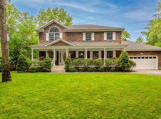 10 Bayview Ter, Hampton Bays, NY 11946