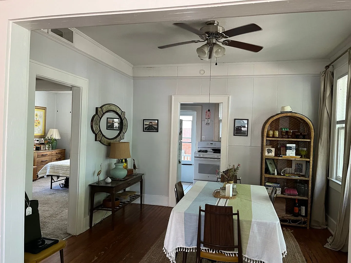 Cozy Two Bedroom Home In Park Circle — Photo 3