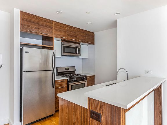 3rd image of 267 6th St #3S