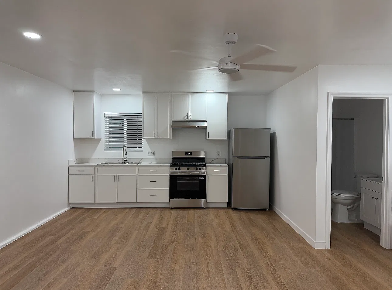 Studio, 400 sqft, $1,850 — Photo 4