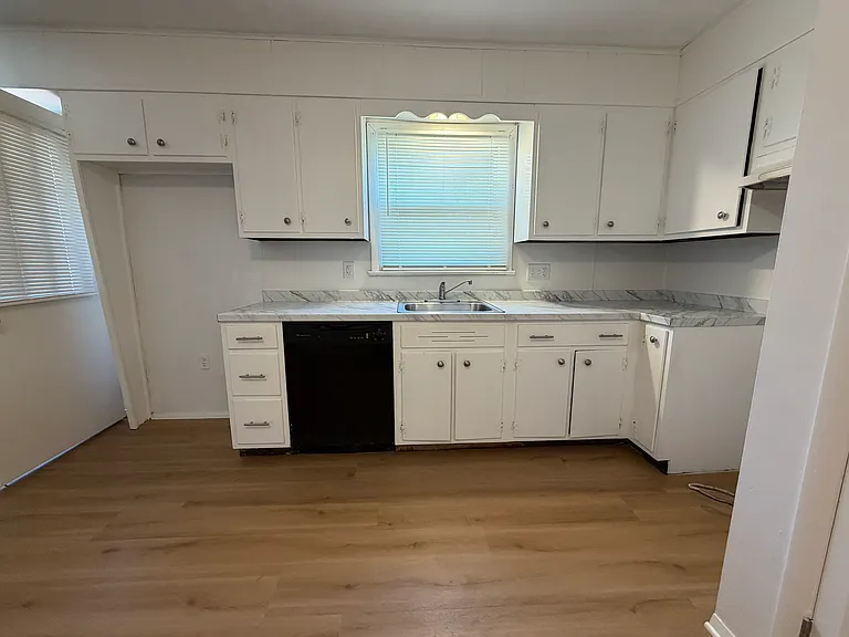 325 Griffith Dr #327 — Photo 6