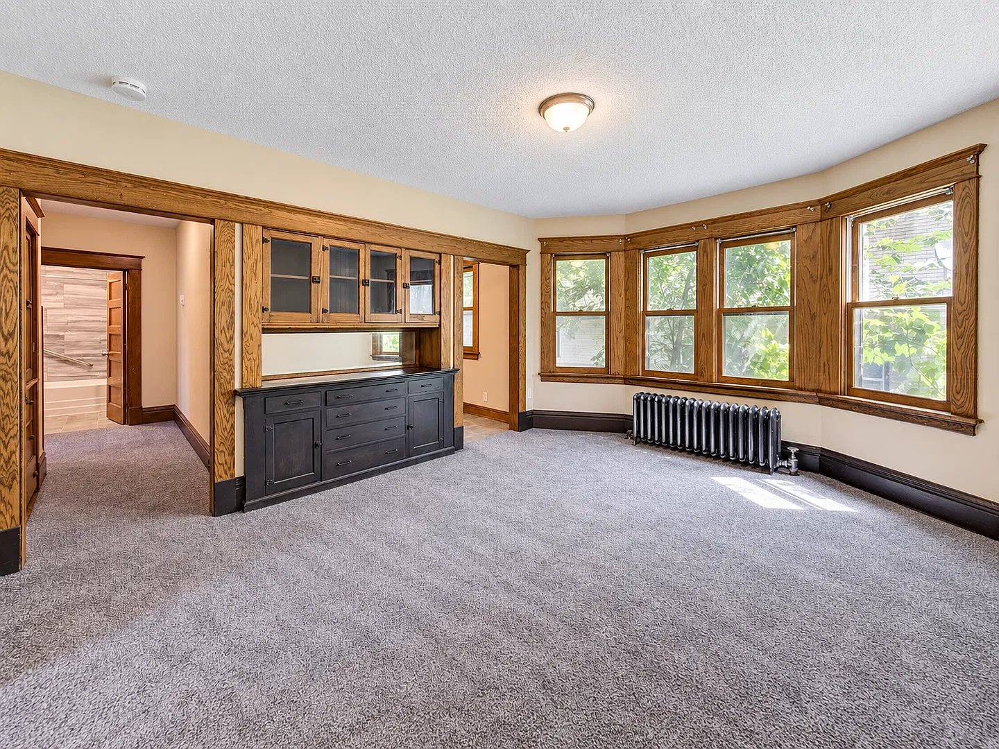 1727 Reaney Ave E — Photo 2