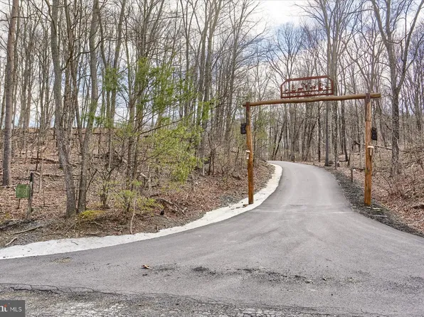 1560 Rhine Hollow Rd, East Waterford, PA 17021