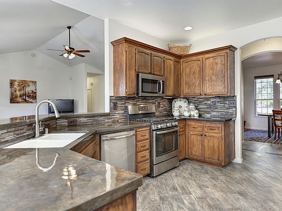 4th image of 5021 Holly Dr