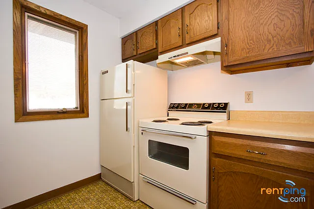 4422 S 48th St #8 — Photo 5