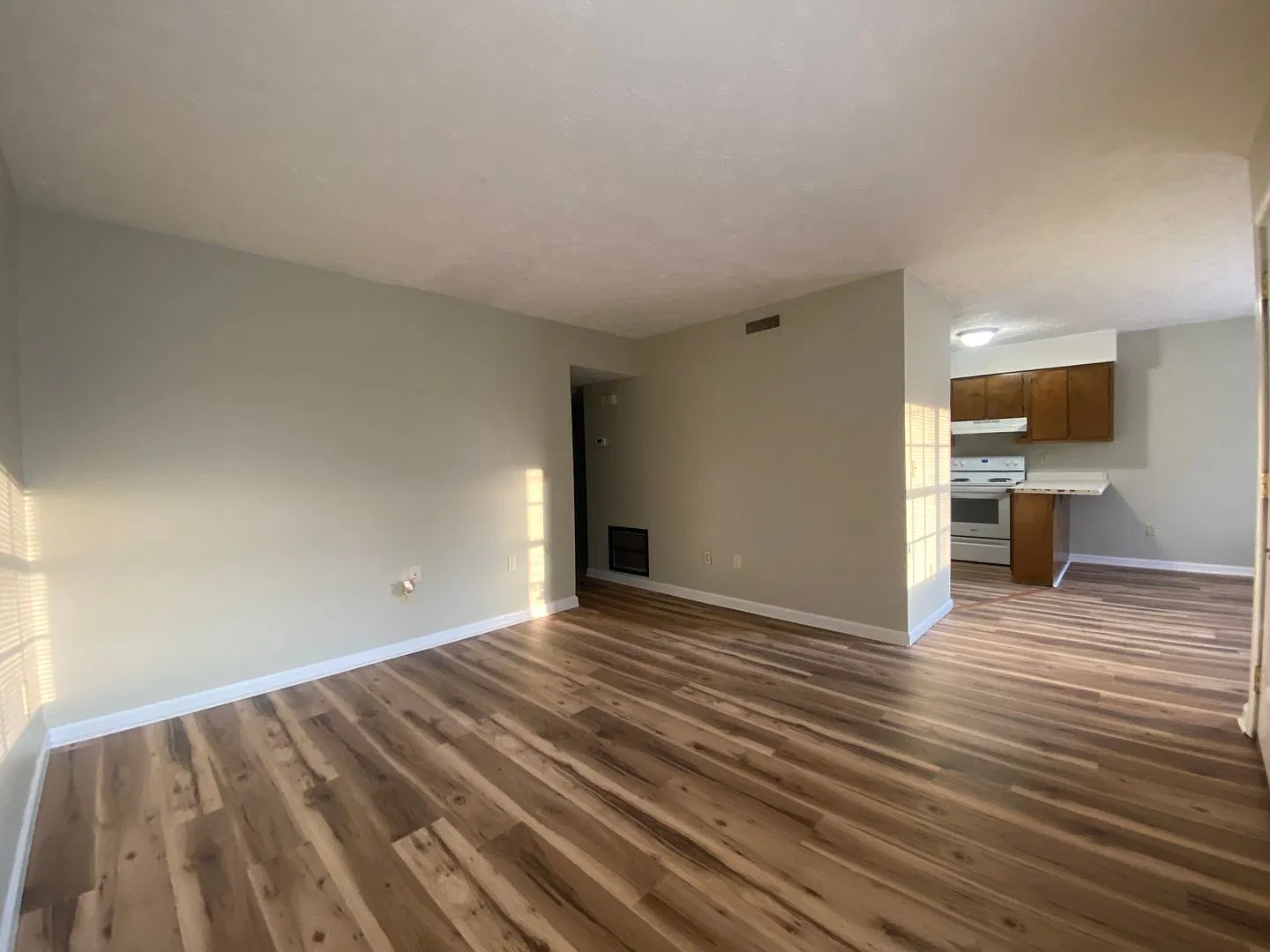 Woodlawn Apts — Photo 3