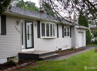 1515 Dogwood Dr, Piscataway, NJ 08854