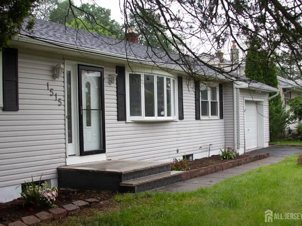 1515 Dogwood Dr, Piscataway, NJ 08854