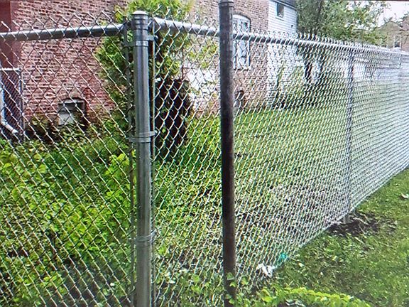 3rd image of 904 N Trumbull Ave