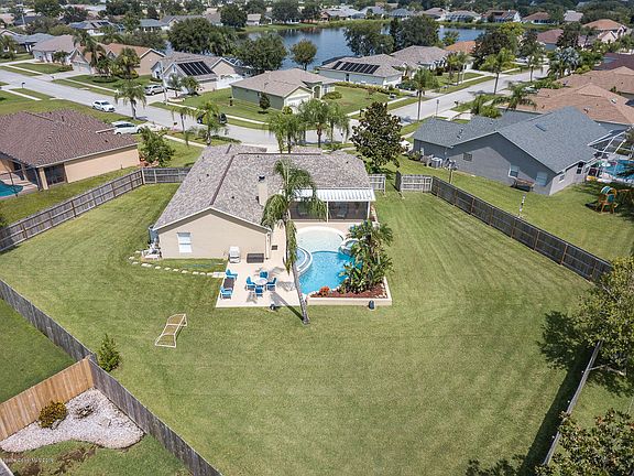5th image of 1129 Egret Lake Way