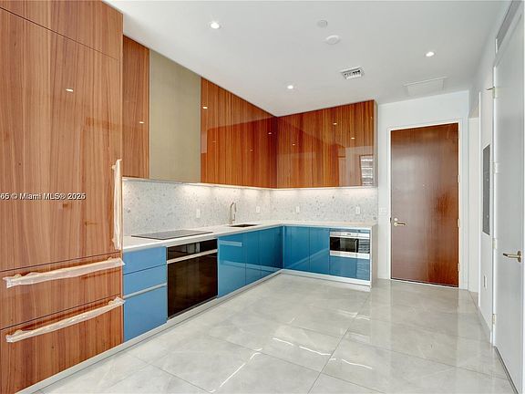 4th image of 2655 S Bayshore Dr #1006