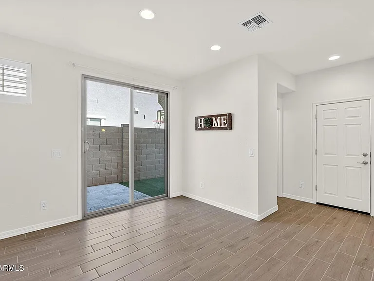 1731 S 82nd Way — Photo 6