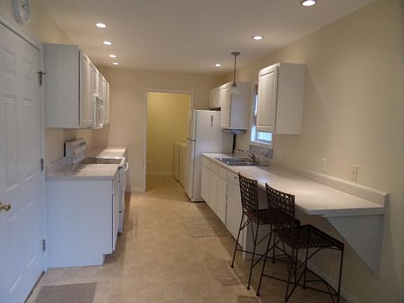 5th image of 2717 Essex Ave