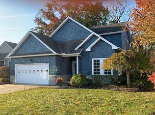 618 Cahoon Ledges Rd, Bay Village, OH 44140