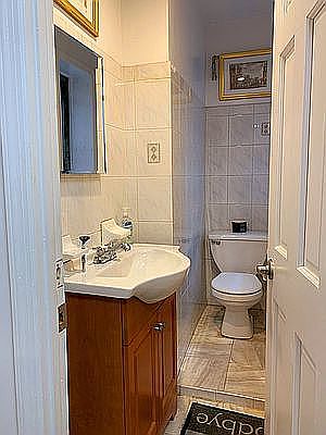 4th image of 526 E 11th St APT 13