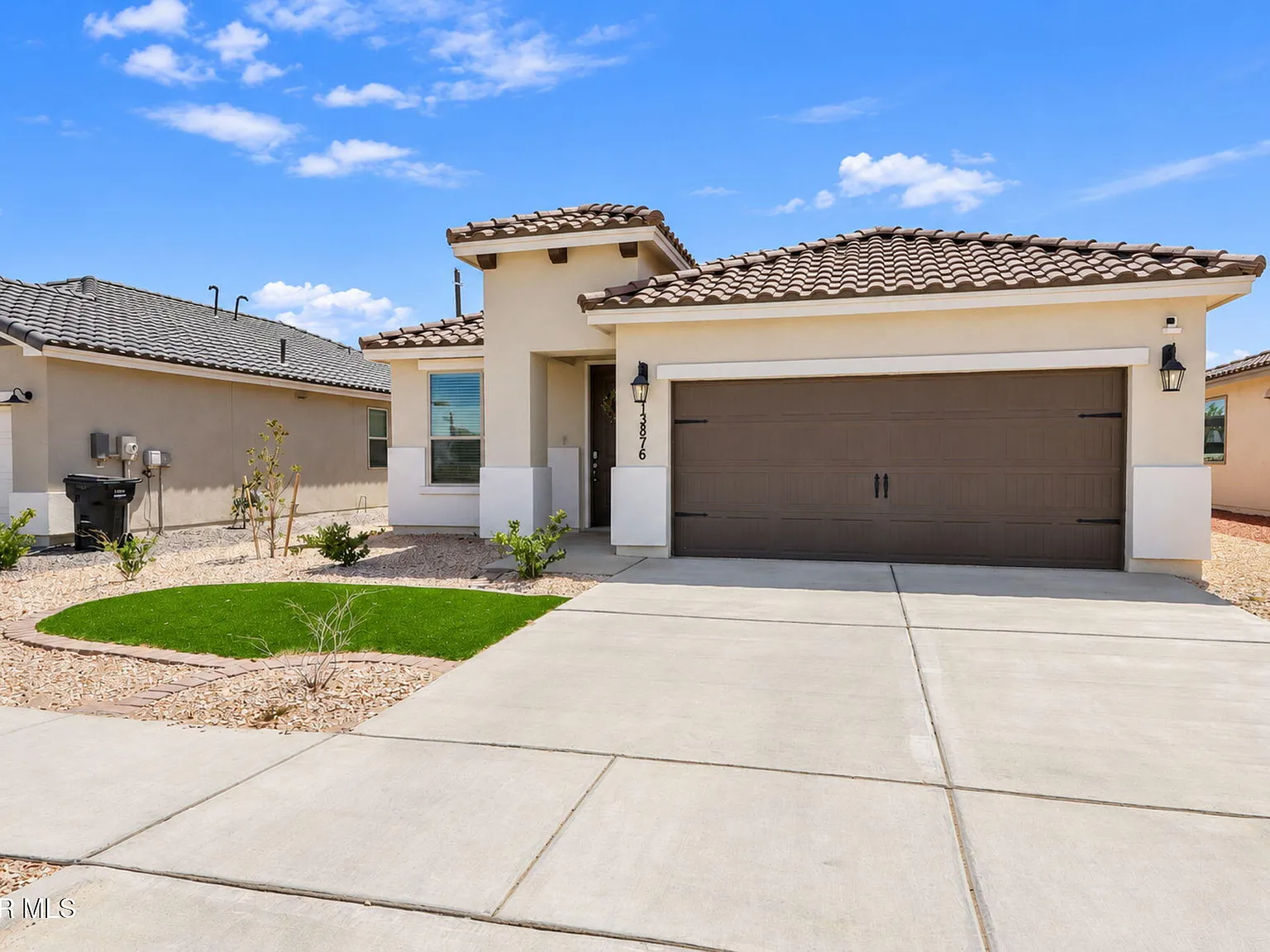 3 bed, 2.0 bath, 1860 sqft, $2,075 — Photo 3