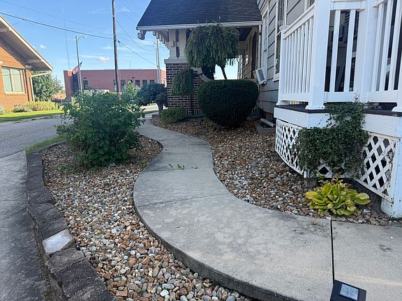 5th image of 209 W Jefferson St