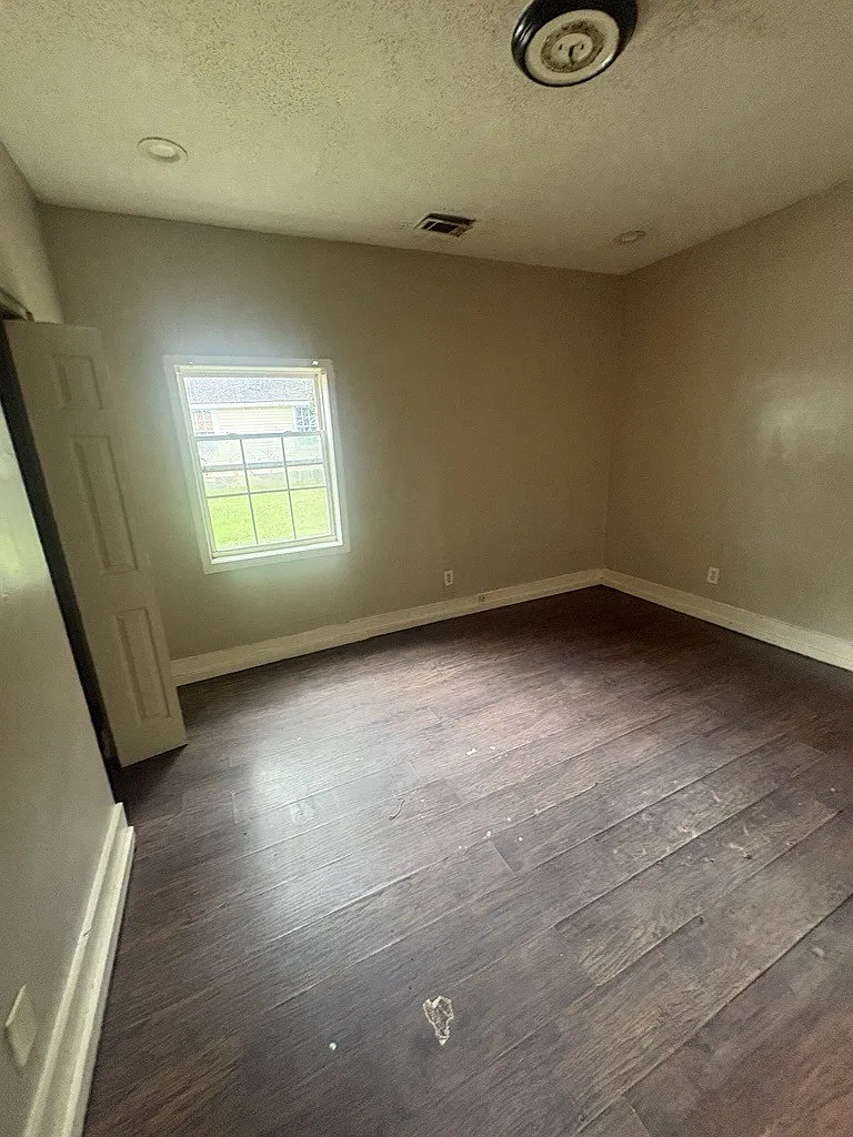 6 bed, $700 — Photo 2