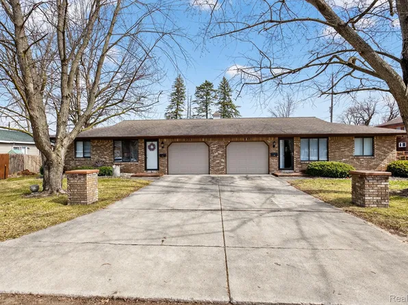 225 Charles St, Saint Charles, MI 48655