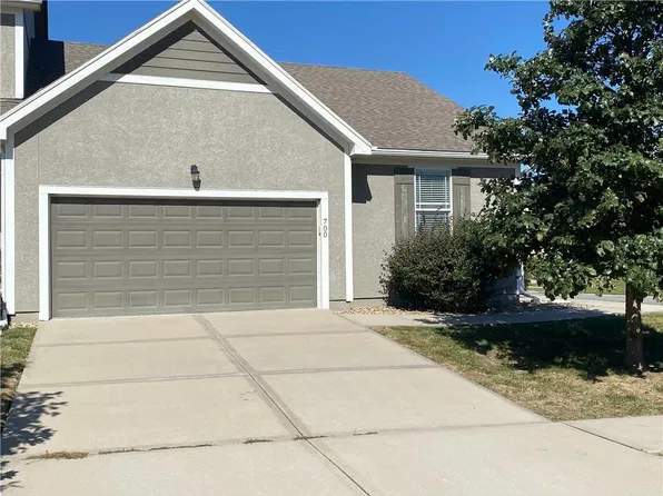 700 W Shawnee Ct, Gardner, KS 66030