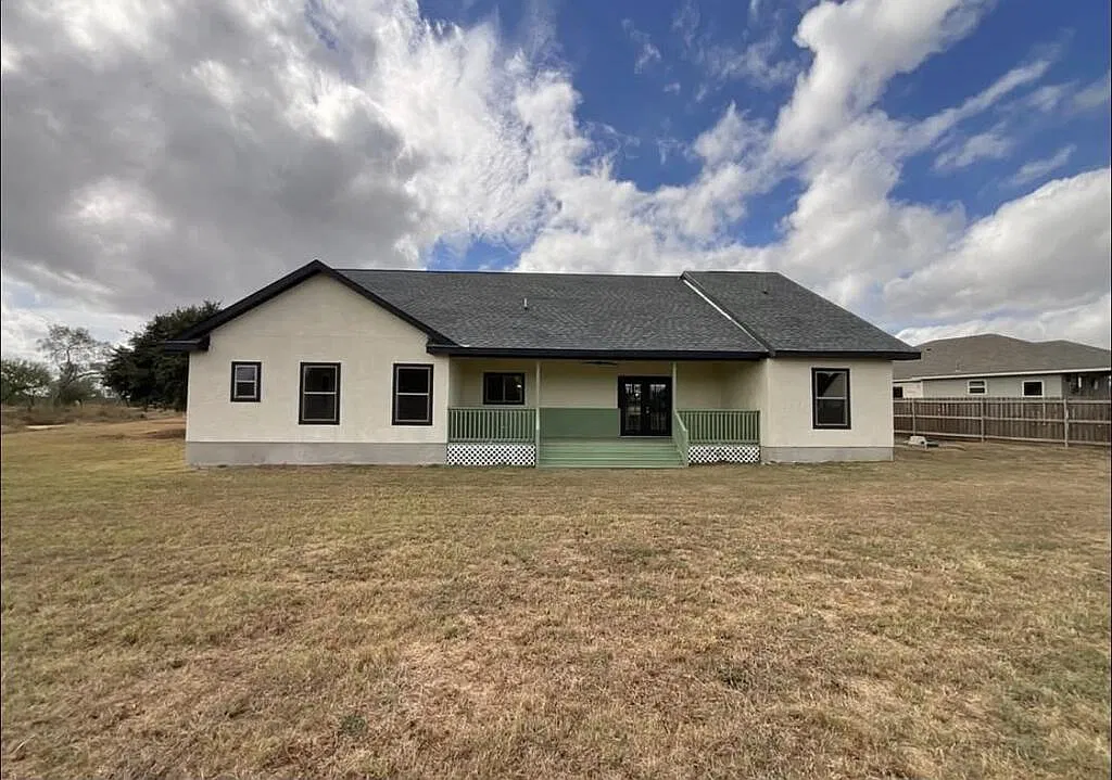 4 bed, 2131 sqft, $2,100 — Photo 1