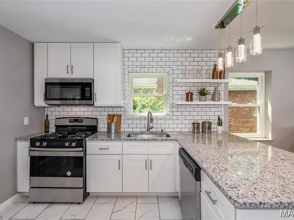 7912 Pembroke Dr, Saint Louis, MO 63123