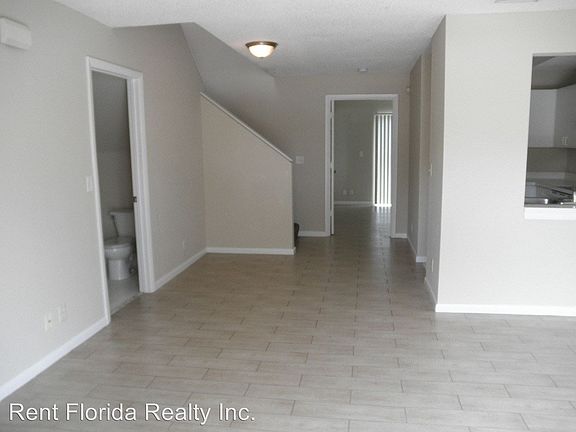 4th image of 501 Cypress Way W