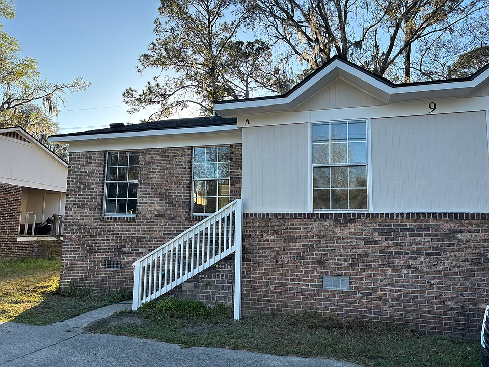9 Adams Cir #A