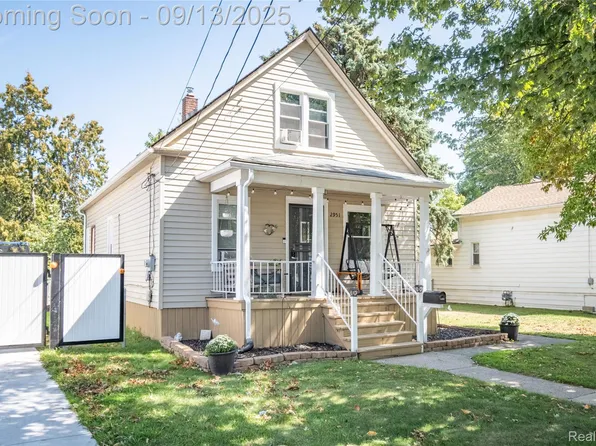 2951 9th St, Wyandotte, MI 48192