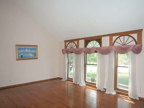 4th image of 4457 Basswood Dr