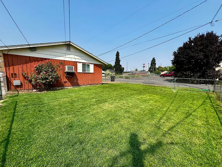 1111 S 12th Ave — Photo 11