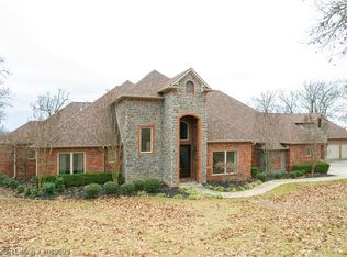 1301 River Overlook Loop, Van Buren, AR 72956