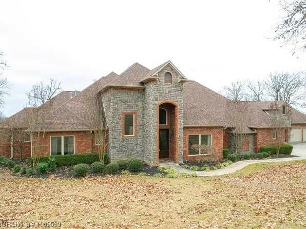 1301 River Overlook Loop, Van Buren, AR 72956