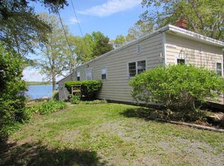 96 Aucoot Rd, Mattapoisett, MA 02739