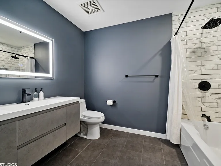 933 W Van Buren St #804 — Photo 19