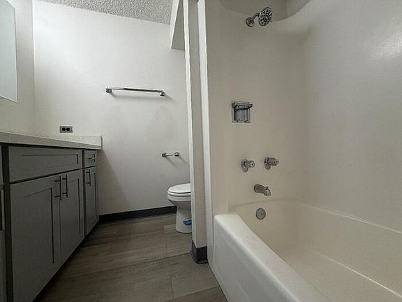 4th image of 747 Amana St Suite 105