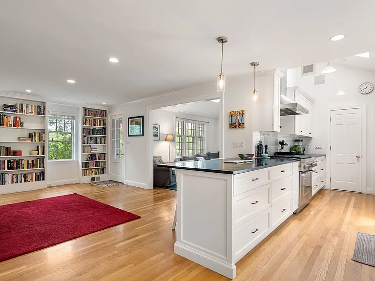 205 Brattle St — Photo 18