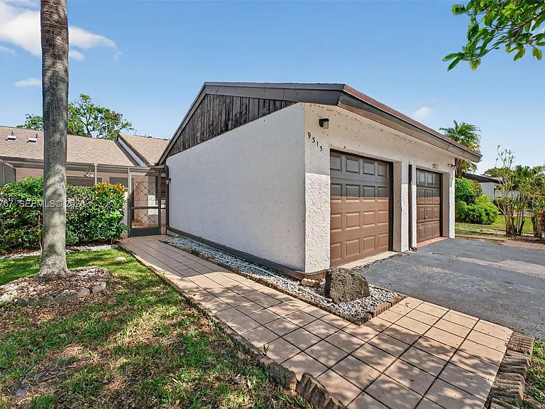 9315 Wedgewood Dr #B19 — Photo 19