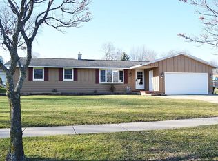 929 Hillcrest Hts, Green Bay, WI 54313