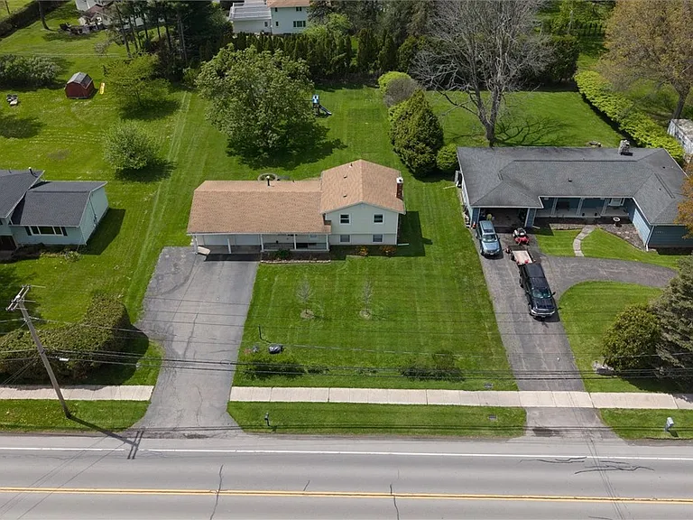 1399 Creek St — Photo 11