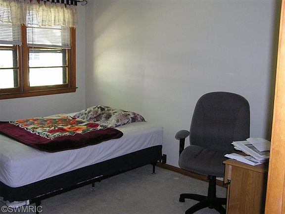 5th image of 832 N Kentview Dr NE