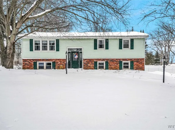 521 Stolle Rd, Elma, NY 14059