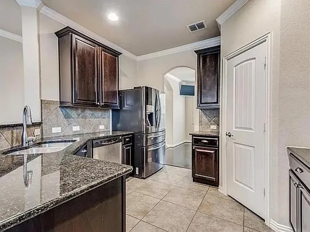 4 bed, 2.5 bath, 2434 sqft, $2,750 — Photo 1