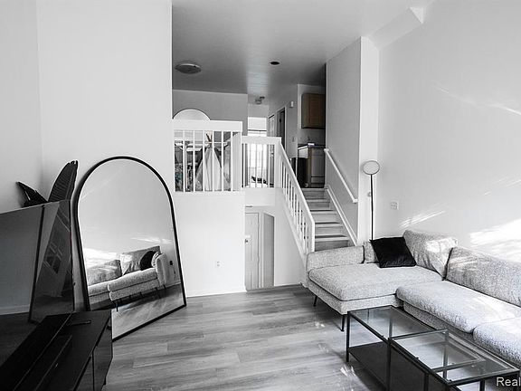 2nd image of 1427 Chesapeake Dr #1