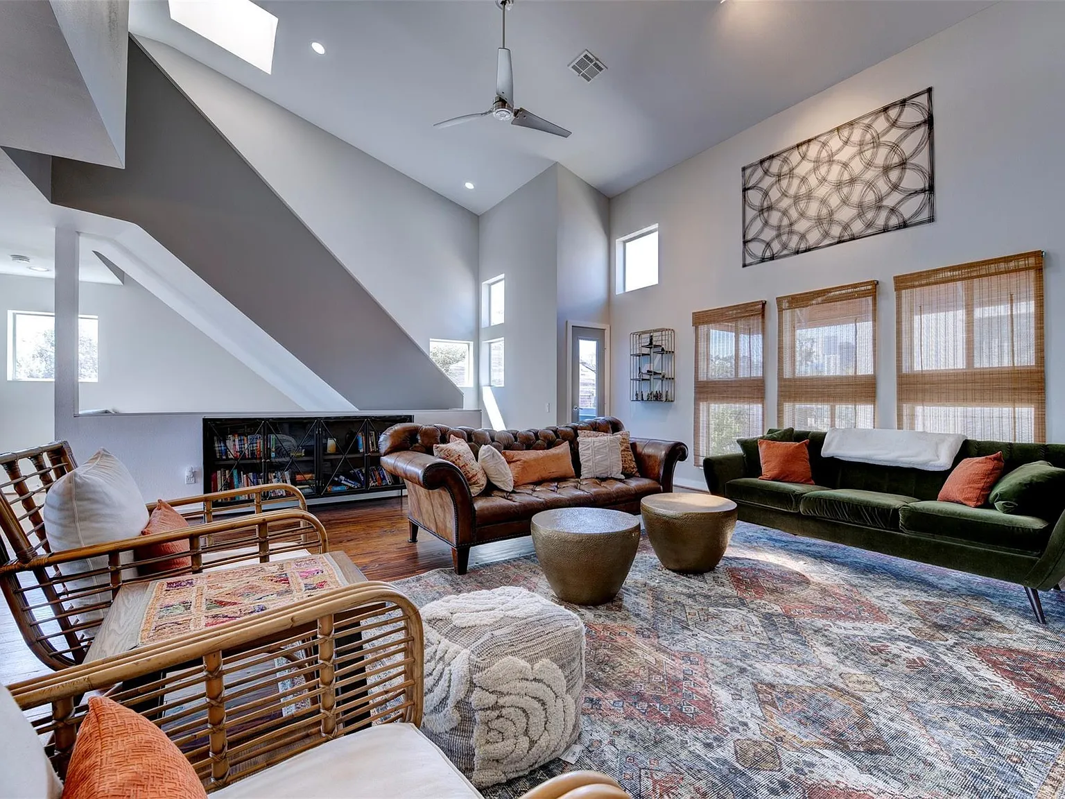 2 bed, 2.5 bath, 1986 sqft, $2,600 — Photo 1