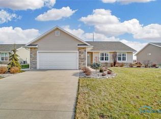 1151 Homestead Dr, Findlay, OH 45840