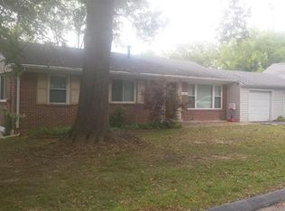 9141 Locust Ln, Saint Louis, MO 63132