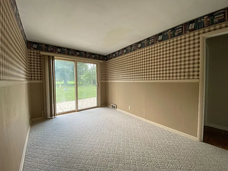 1375 Fairhaven Blvd — Photo 16