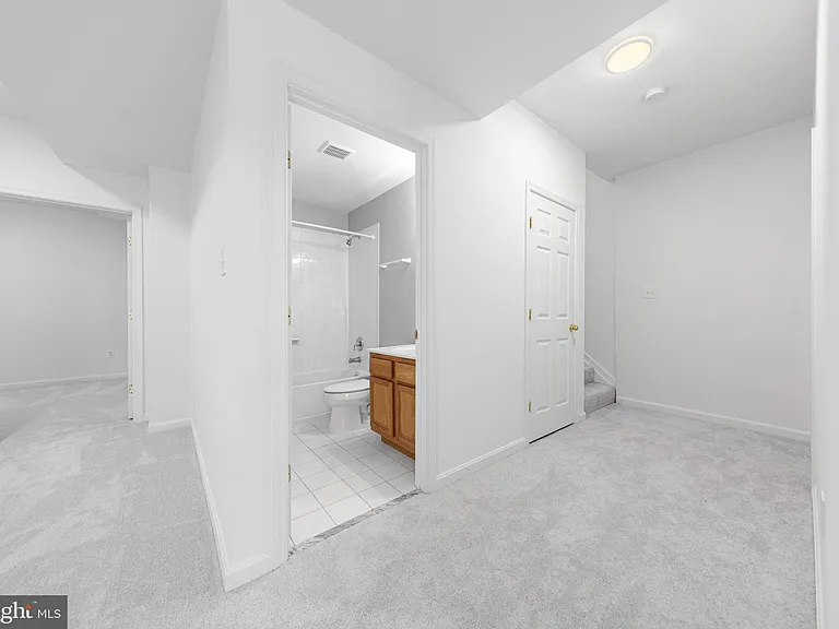 2032 S Langley St — Photo 27